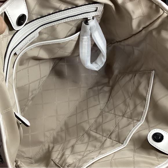 Michael Kors large tote and pouch in black and white monogram embossed leather - Picture 10 of 13